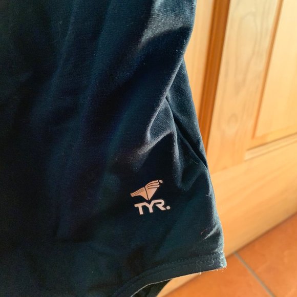 Swimsuit, size 8. TYR, 100 % Polyester, strech performance, Black and red. - Picture 2 of 10